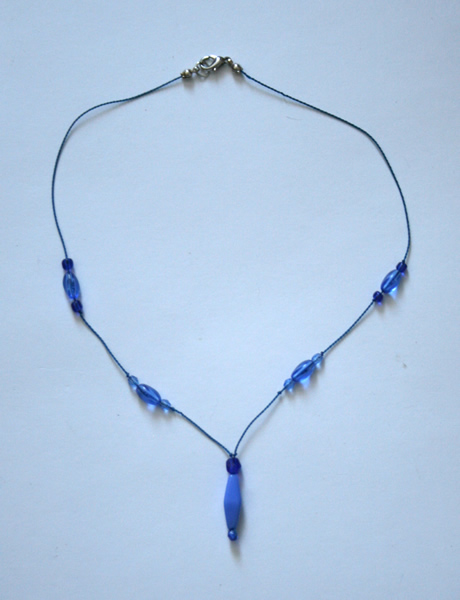 Beading: blue diamond-shaped pendant necklace