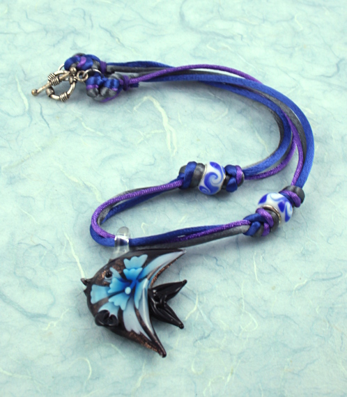Flower fish necklace, full, blue, md