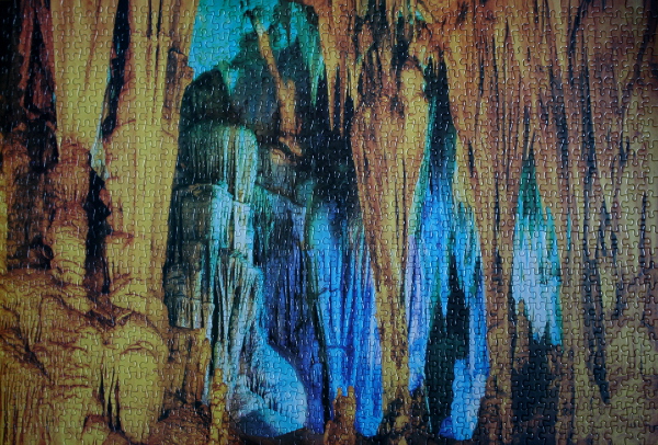 Caverns, med