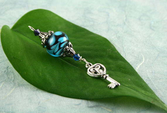 Blessingway bead - Moonlight swirl key, leaf, md