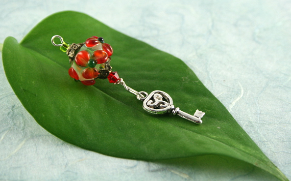 Blessingway bead - Red flower key, leaf, md
