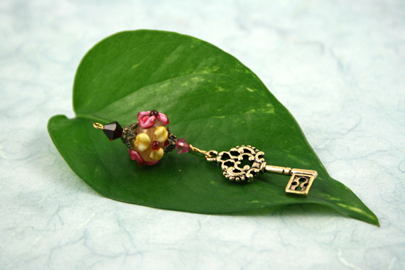 Blessingway bead - Meadow flower key, leaf, md
