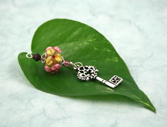 Blessingway bead - Meadow flower key, leaf, md