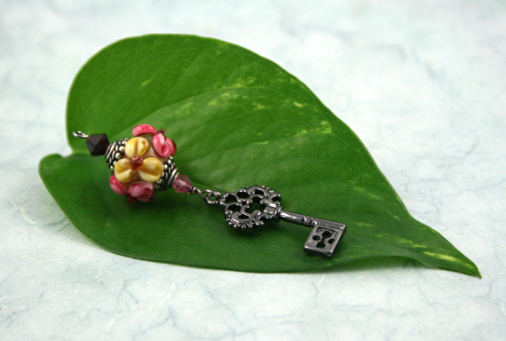 Blessingway bead - Meadow flower secret key, leaf, md