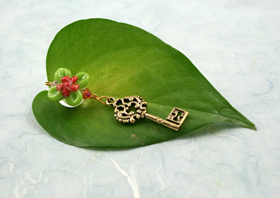 Blessingway bead - Rose green swirl flower golden key, md