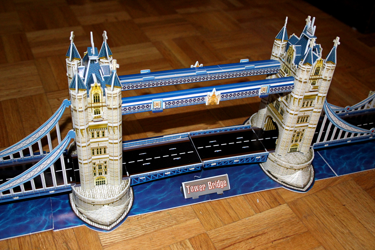 3d puzzle tower bridge/train locomotive