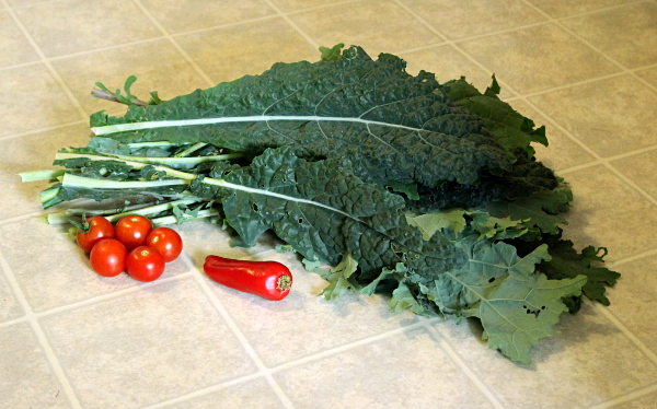 kale_tomatoes_pepper_md